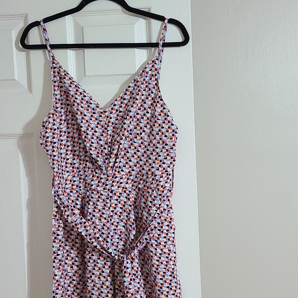 Women's V-neck Jumpsuit With Pockets - Picture 6 of 7